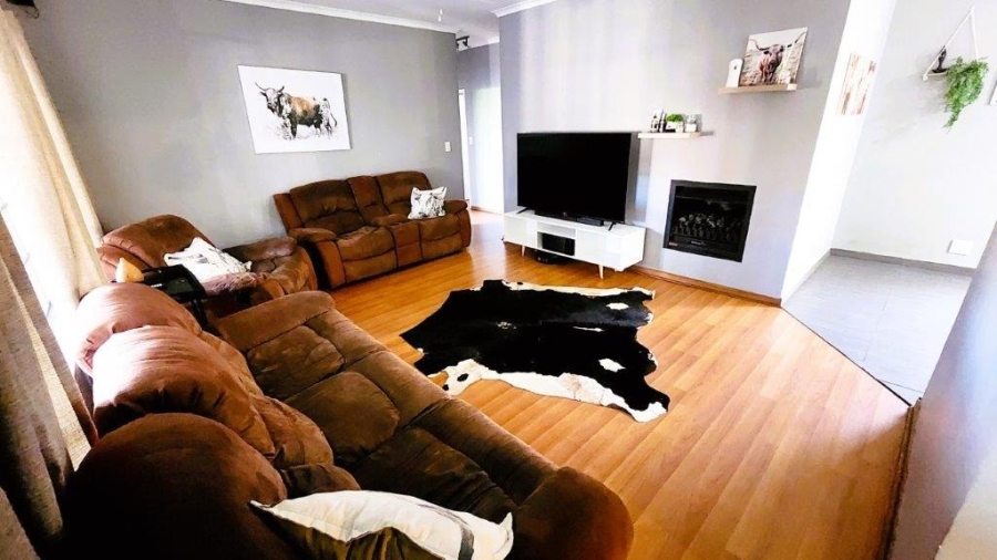 To Let 3 Bedroom Property for Rent in Safari Gardens North West